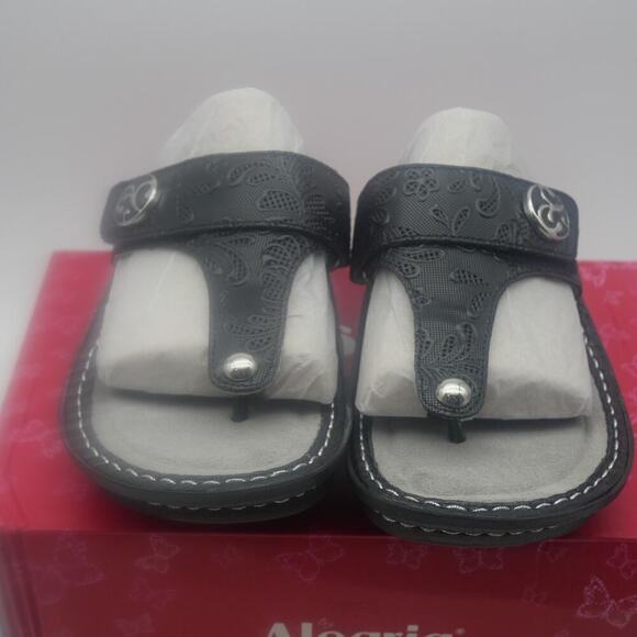 NEW Alegria Women's 8.5-9 Carina Thong Sandals Hello Doily BLACK Size 38 - Picture 10 of 16